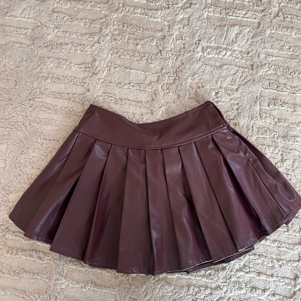 Line & Dot Pleated Skirt